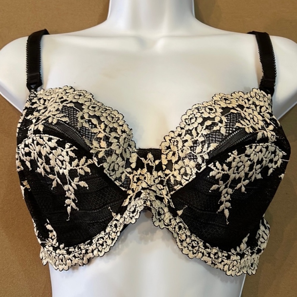 Wacoal ladies bra size 38D price is firm